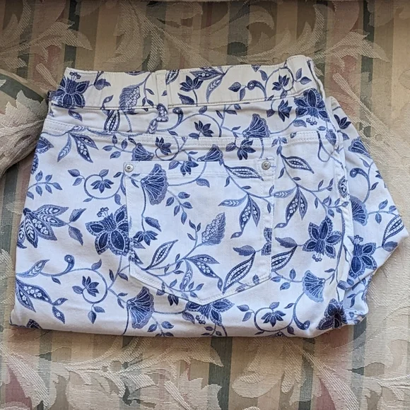 J-jill Floral Cropped Denim Jeans - Picture 6 of 6